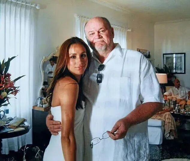 梅根王妃对父亲还是有一点点感情的虽然父女俩早就关系破裂了，但是在父亲截肢住I