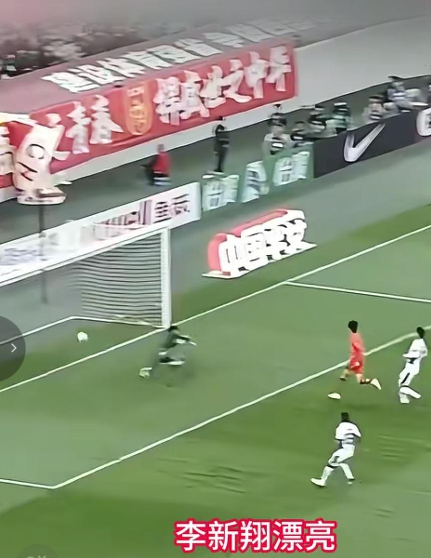 李新翔真的比蒯纪闻要强太多了！应该李新翔才是武磊都升级版！我们看到李新翔昨天对阵