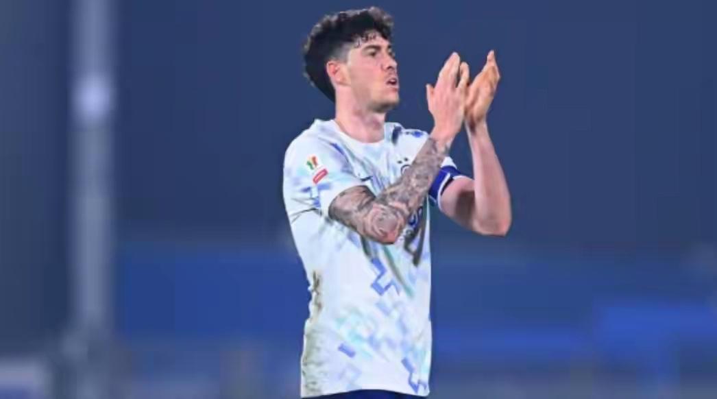 哎，又被卖了！《米兰体育报》又来整幺蛾子了，在国际米兰冲击联赛的关键时刻，该报纸