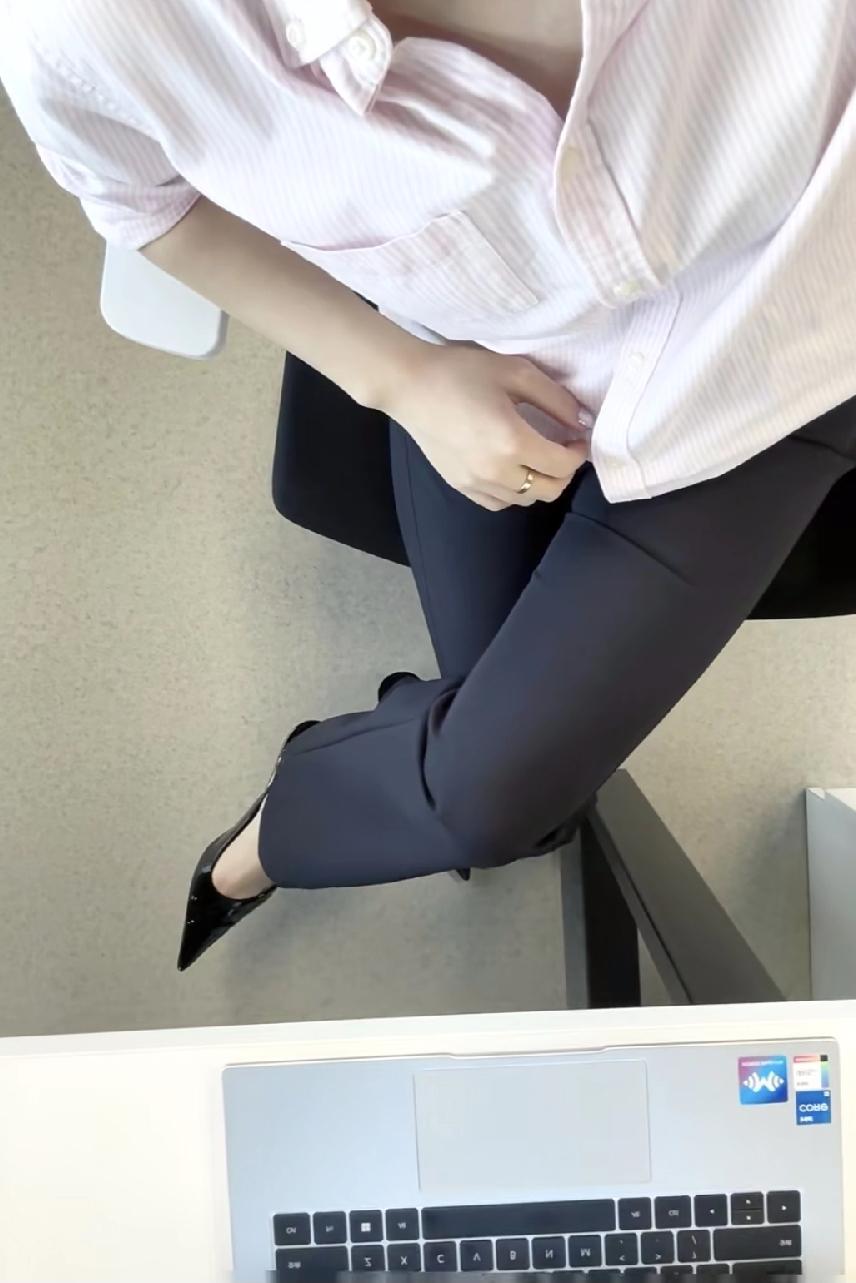 男人的嘴真是骗人的鬼！我老公出门才十多天，就打电话给我说想孩子了，我说你想就想