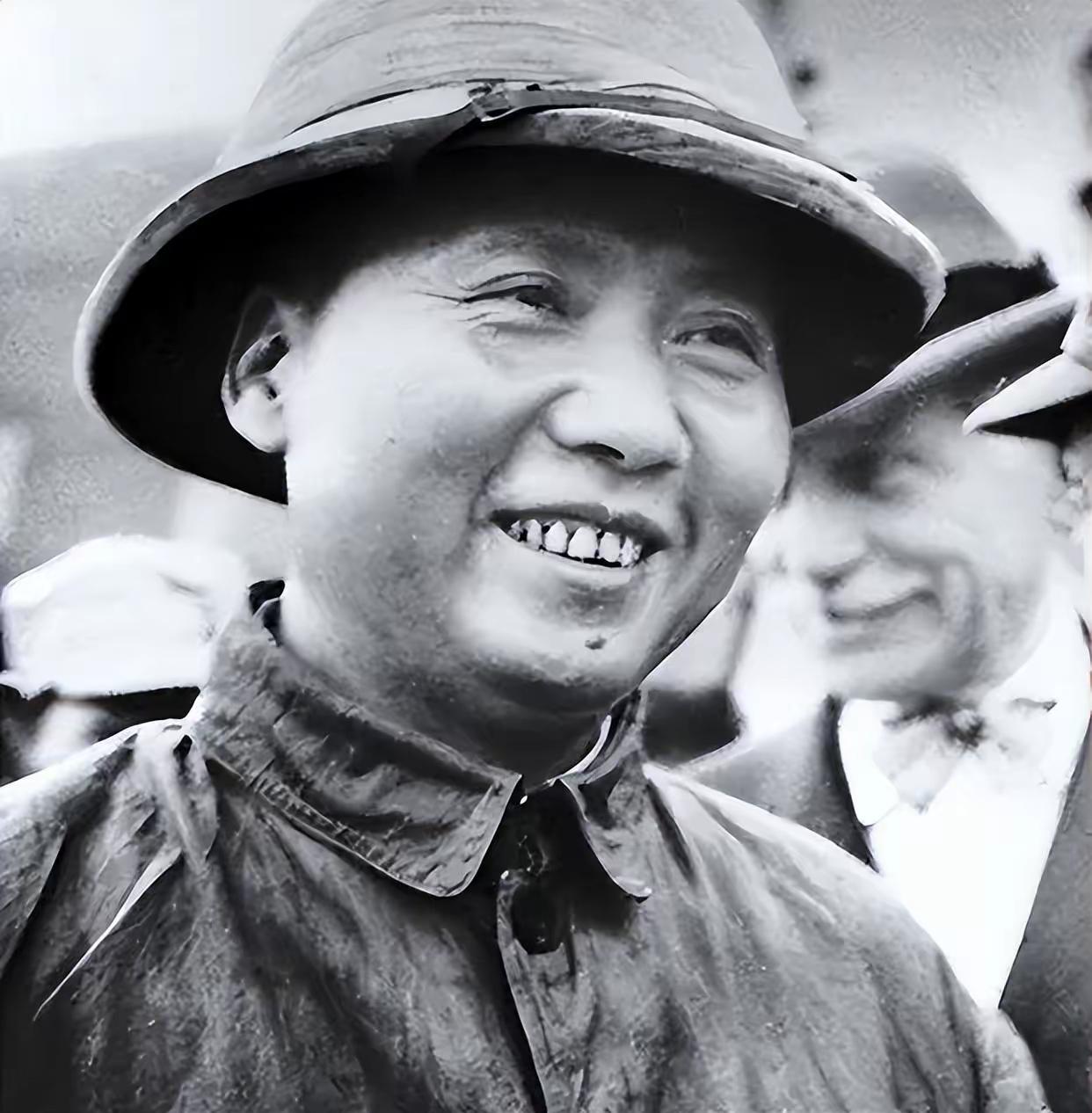 重庆谈判时，主席头顶上戴的考克帽，最初的所有人是南洋爱国华侨林琼秀的说起重