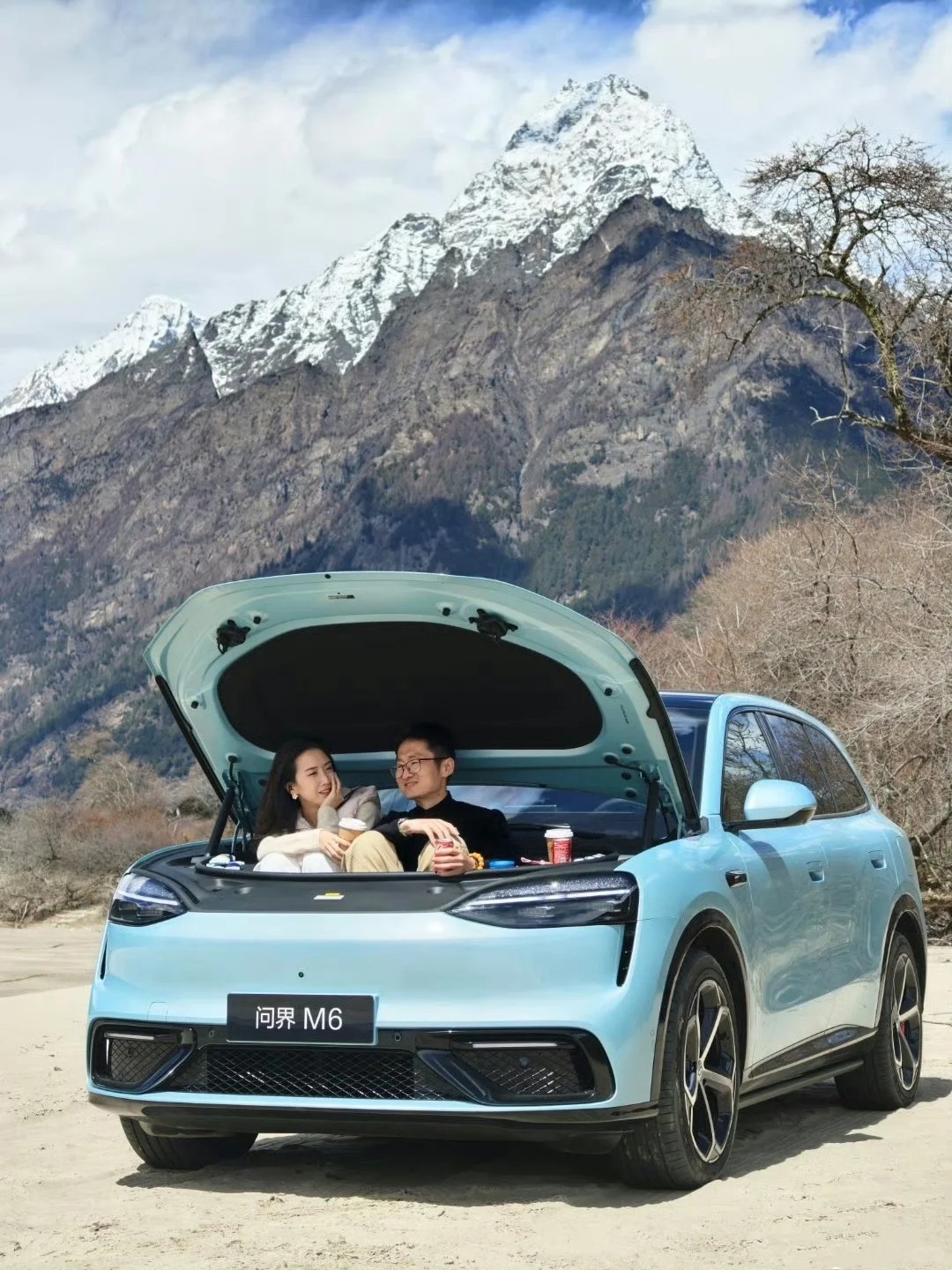 如果这是一张实拍图，那这俩人是脑子有泡么