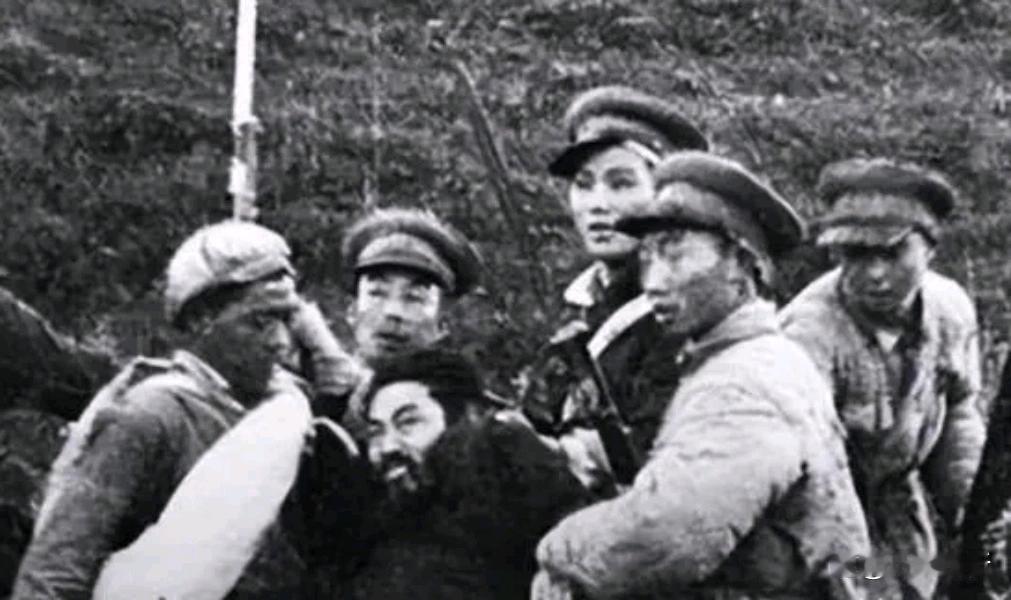 1951年，原马家军改编的解放军7师，部分官兵发动叛乱。王震叫来7师师长，质问：