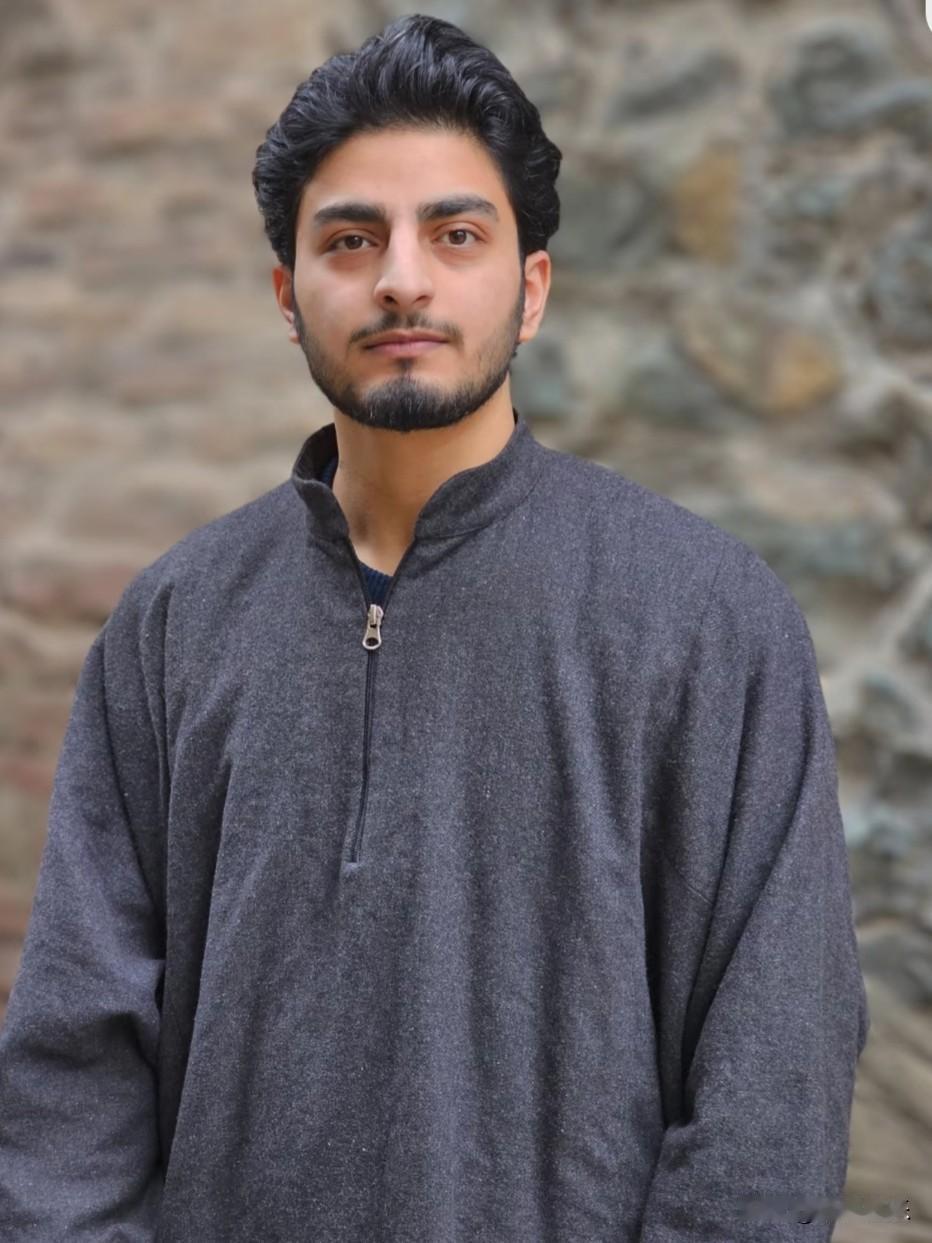 广州一家幼儿园的家长发现，‘’外籍教师‘’咱们家长群里鼓励要求退学这引起