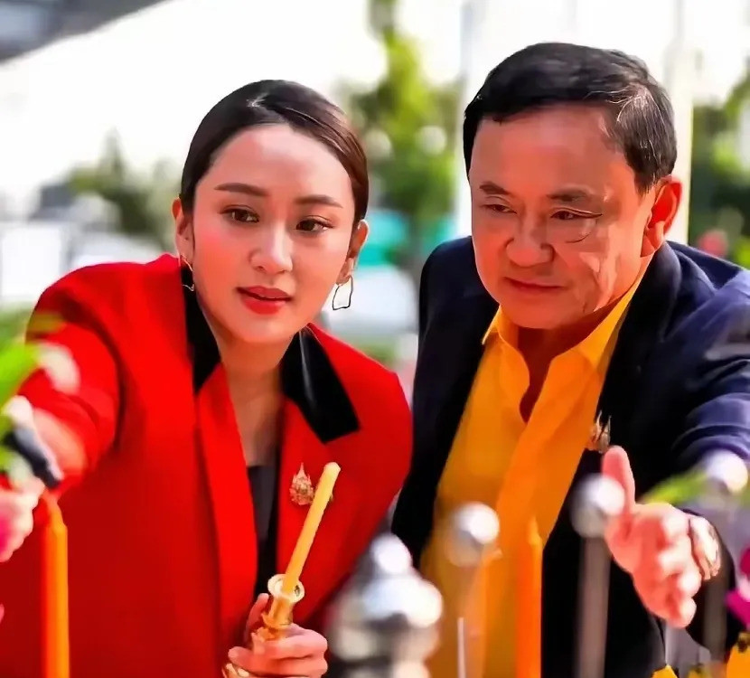 泰国政坛大变天，国王儿子要上位？哇塞！泰国政坛这出戏，比