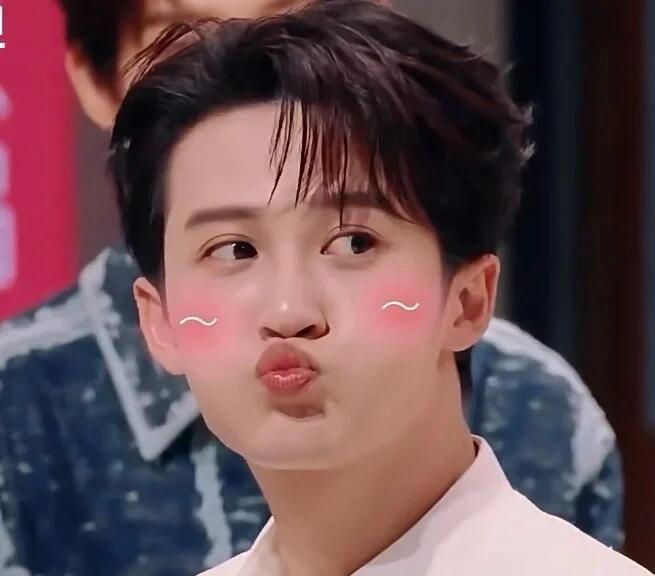 檀健次刘一诺差16岁檀健次三只单身狗我以为檀儿不近女色，结果是个小泰迪