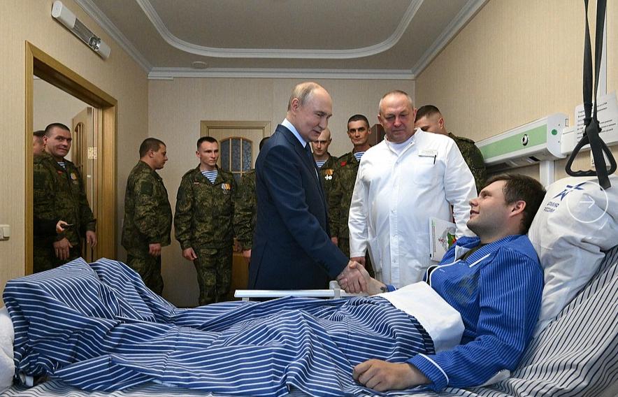 看望伤员，普京讲话中透露多项重要信息普京前往以彼得·曼德瑞克命名的俄罗斯联邦