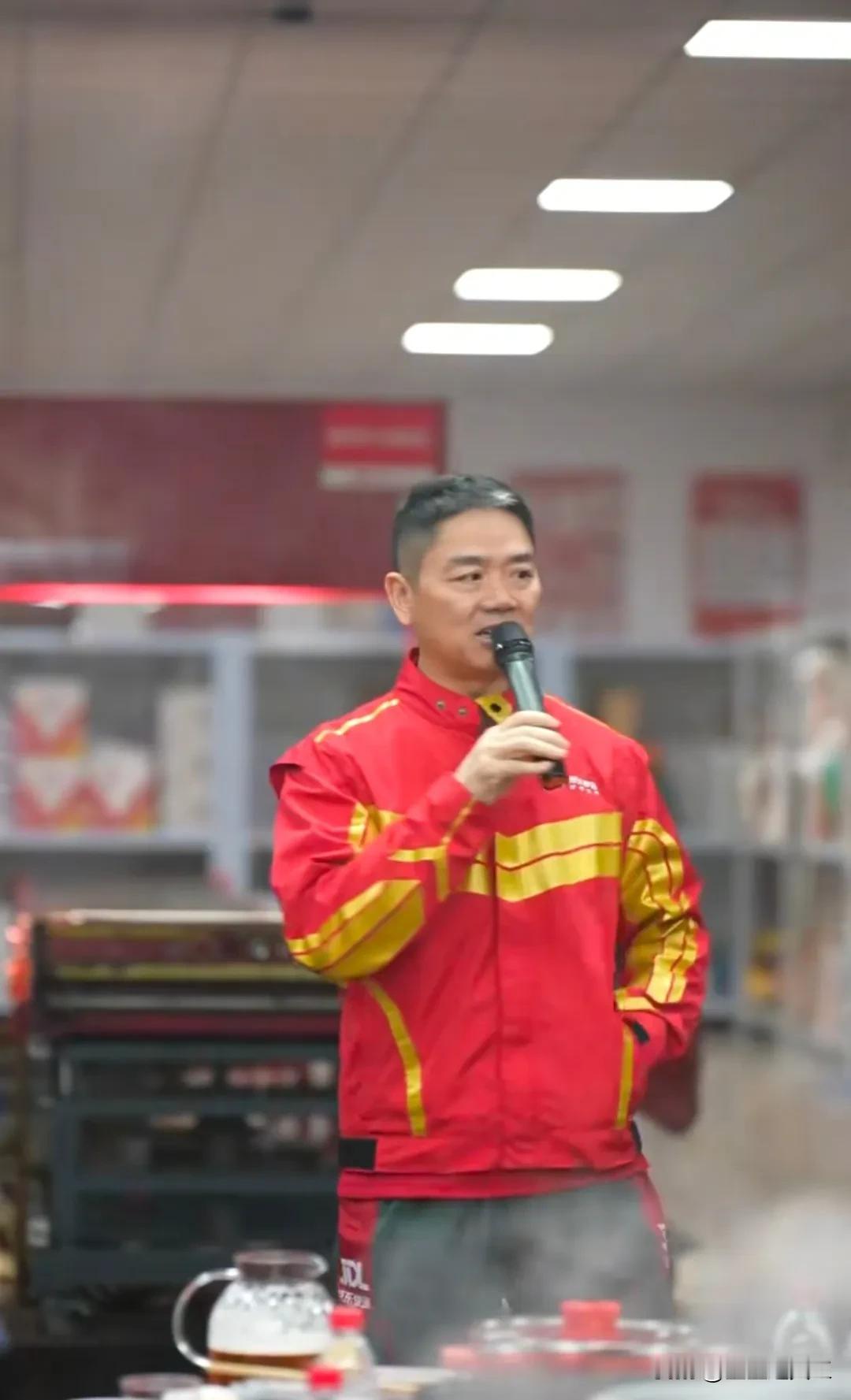 刘强东20秒绝杀主持人：比起便宜，成年人更爱“省心”主持人当众挑衅刘强东：“给