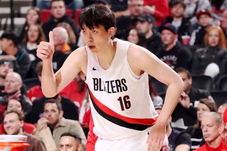 外媒FinessinSports指出，杨瀚森虽具备细腻技术与手感，但在节奏极快