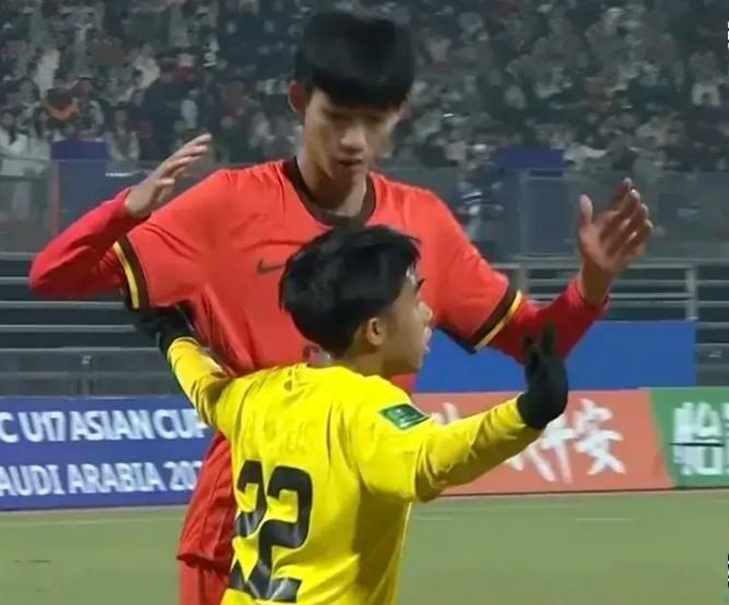 昨晚认真看完了中国U17与文莱队的比赛，感觉有三大惊喜！一、控球率达到了恐怖