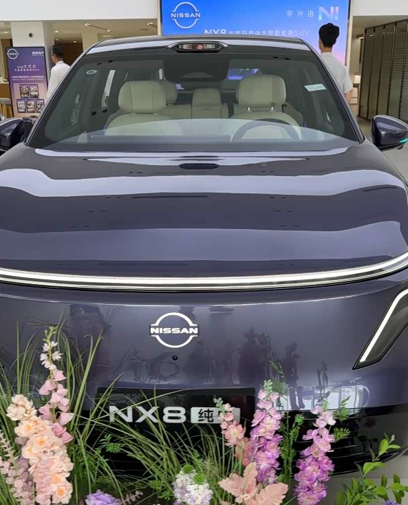 趁着空闲和同事一起，体验了一把东风日产NX8整体车内空间表现很不错，前排座椅调