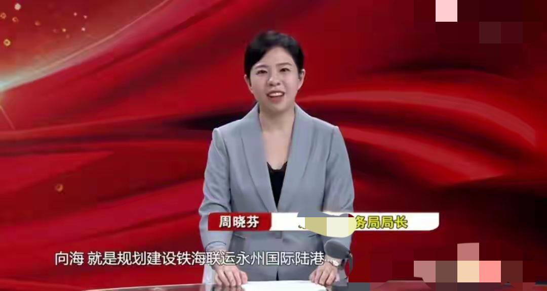 周局身形高挑，脾气温柔妥帖，寻常男子根本招架不住她的主动亲近。周局身高足有17