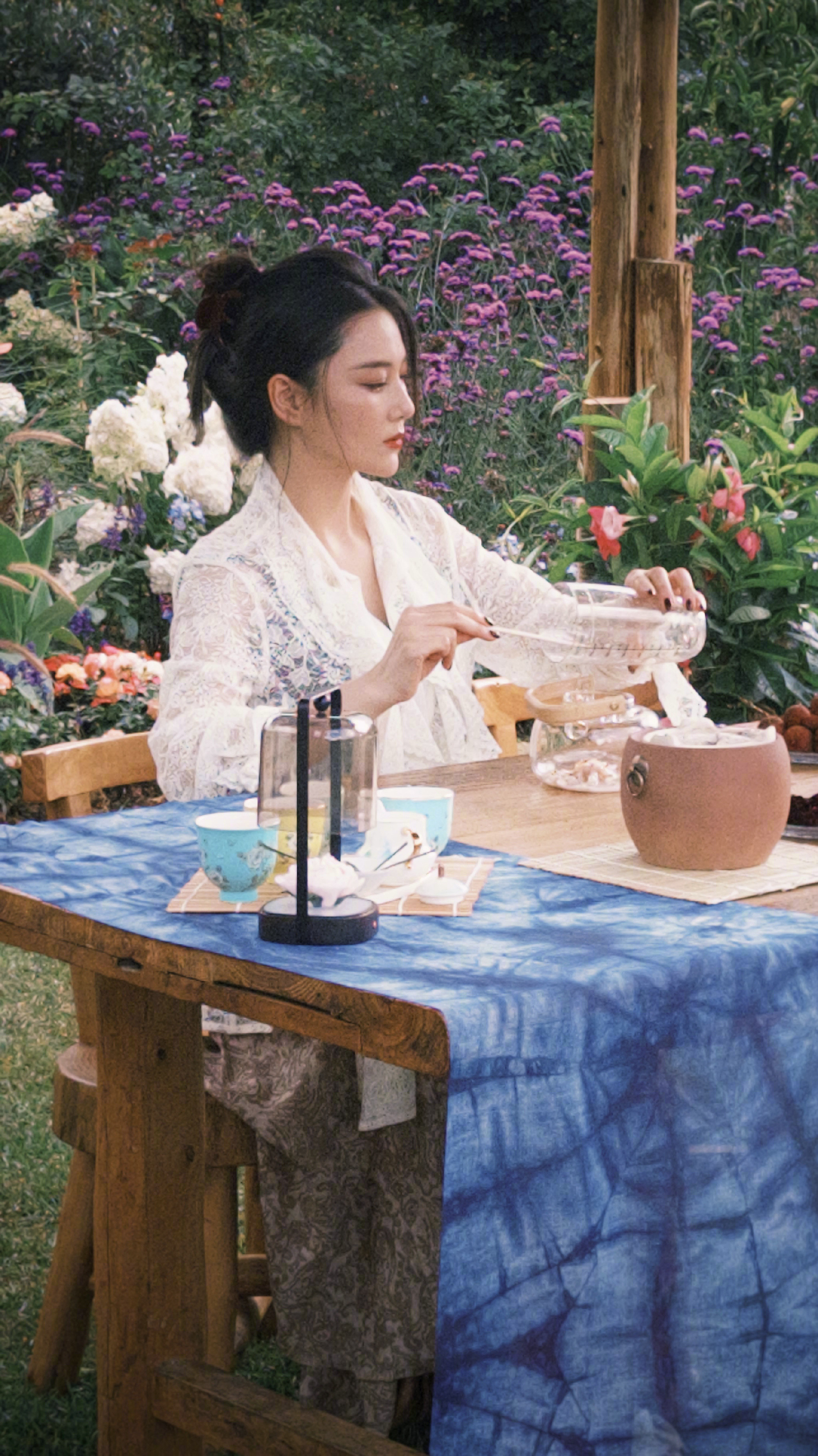 张馨予怎么总是能遇见彩虹，每天都好美呀，今晚六点不见不散啦[大笑][大笑]​​