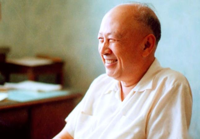 90多岁的钱学森久卧病榻，语言不多，有人怀疑钱学森是否患了老年痴呆症。于是便找到