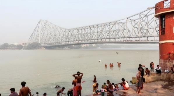 恒河为什么没有航运能力？很简单，被英国给坑了，印度花大价钱清空淤泥，到头来却发现