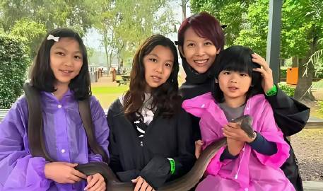 蔡少芬的女儿终于长大蜕变了，五官特别像爸爸张晋，真的是女大十八变，越变越好看！