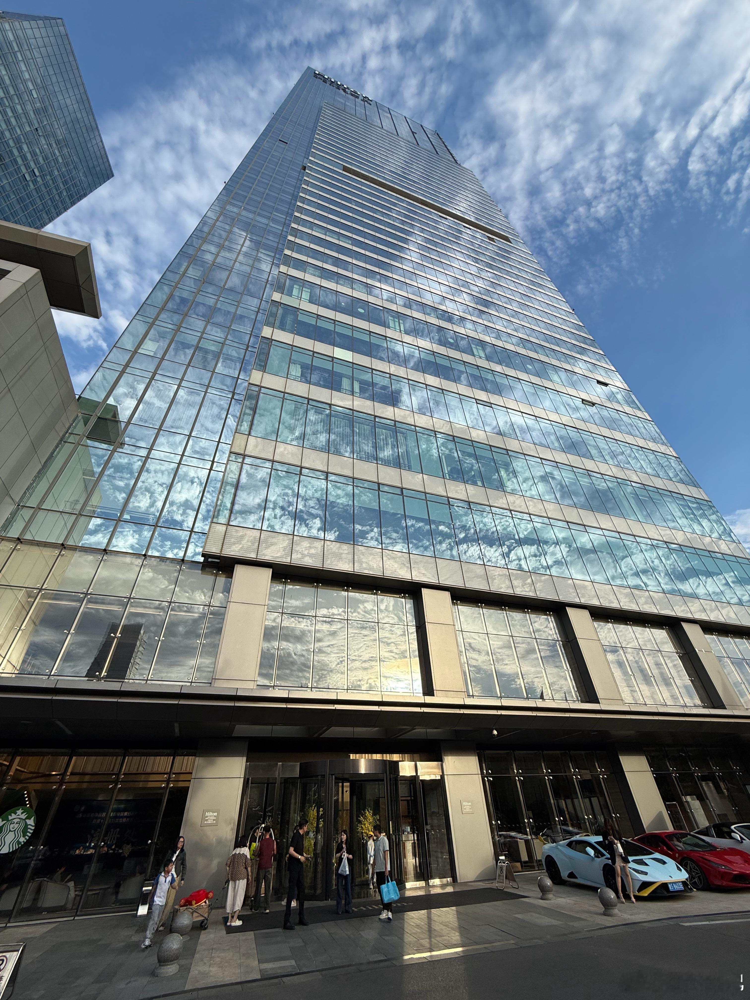 济南绿发希尔顿酒店。济南·济南绿发希尔顿酒店及公寓