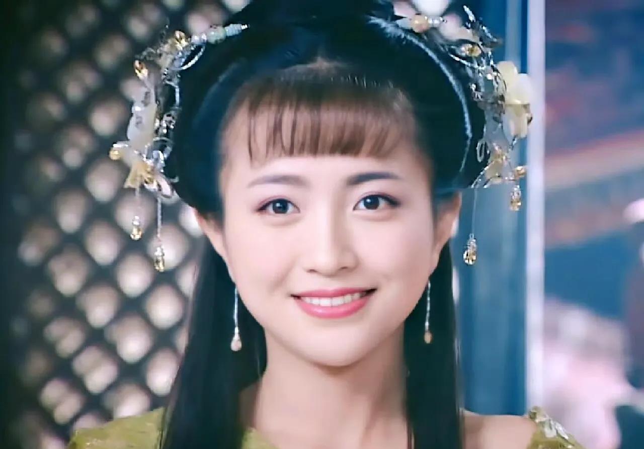 包文婧直播宣布封肚，坦言顺产与剖腹产的双重恐惧，让她彻底打消三胎念头。生育的痛