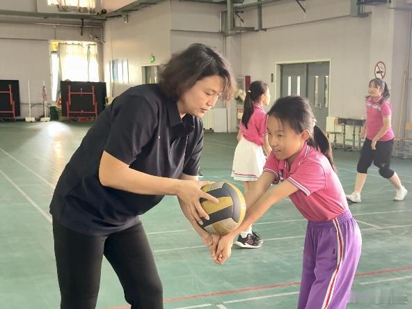 天津渤海银行女排天津女排旧将扎根基层诠释“排球情”　天津市第十六届运动会排球项