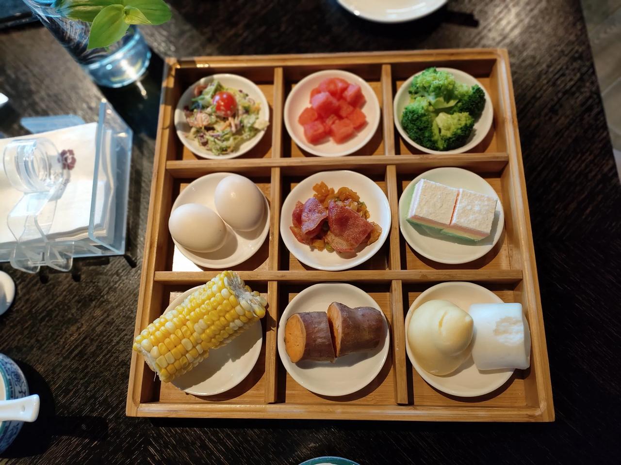 生活中既爱做饭，也不爱做饭。水煮、油炸、面食、外卖、麻辣烫……对于不挑食的我来