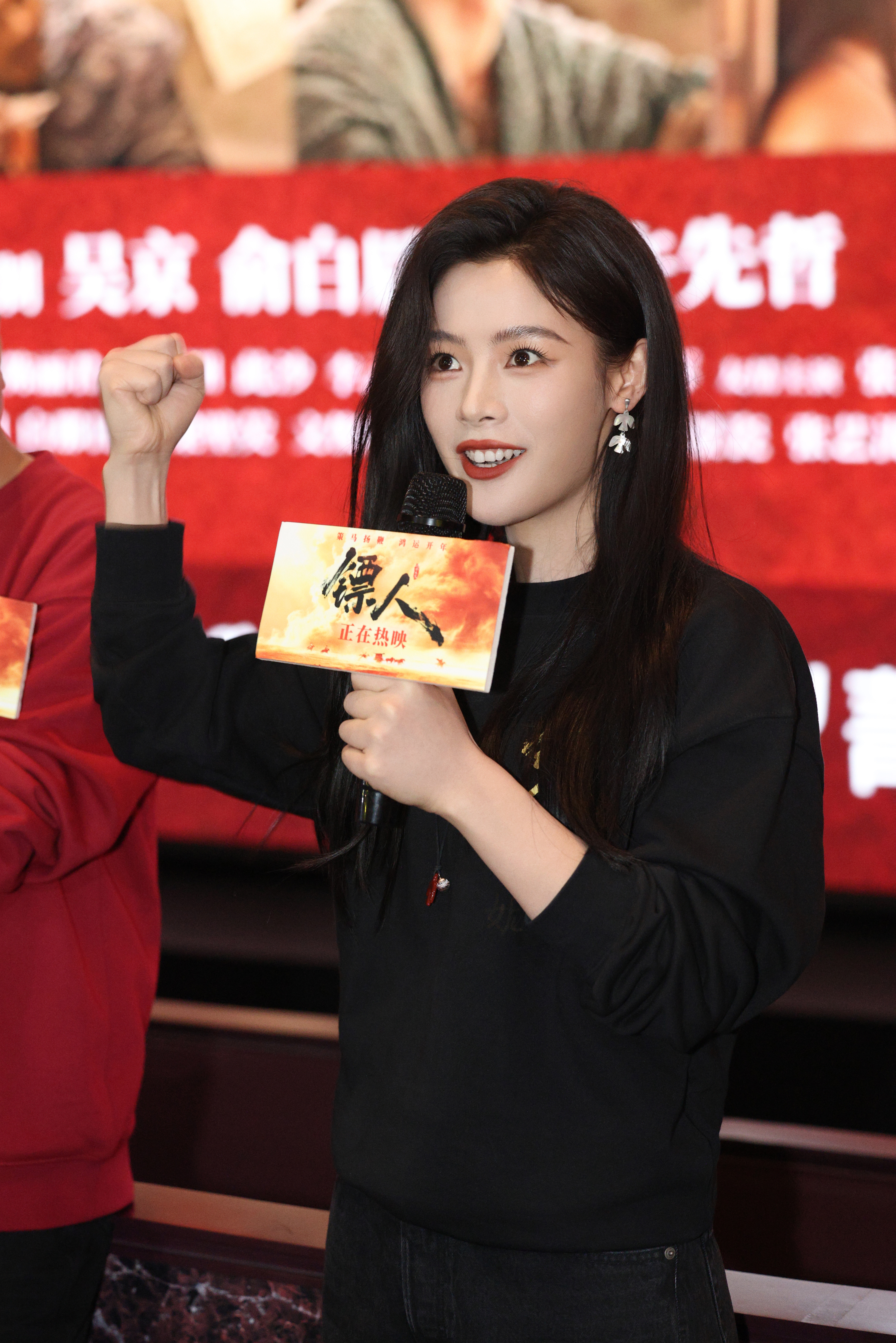 【陈丽君跑完电影路演又该演话剧了】陈丽君演完你的演你的今天，领衔主演的话剧《枕