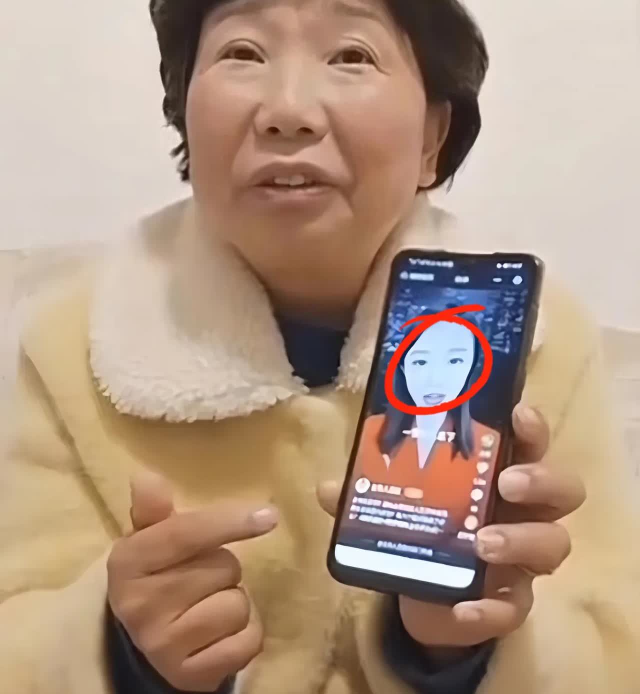 老话说，贼过三年不打自招。杜新枝在直播间无意中说起，在姚策三岁的时候看着活蹦