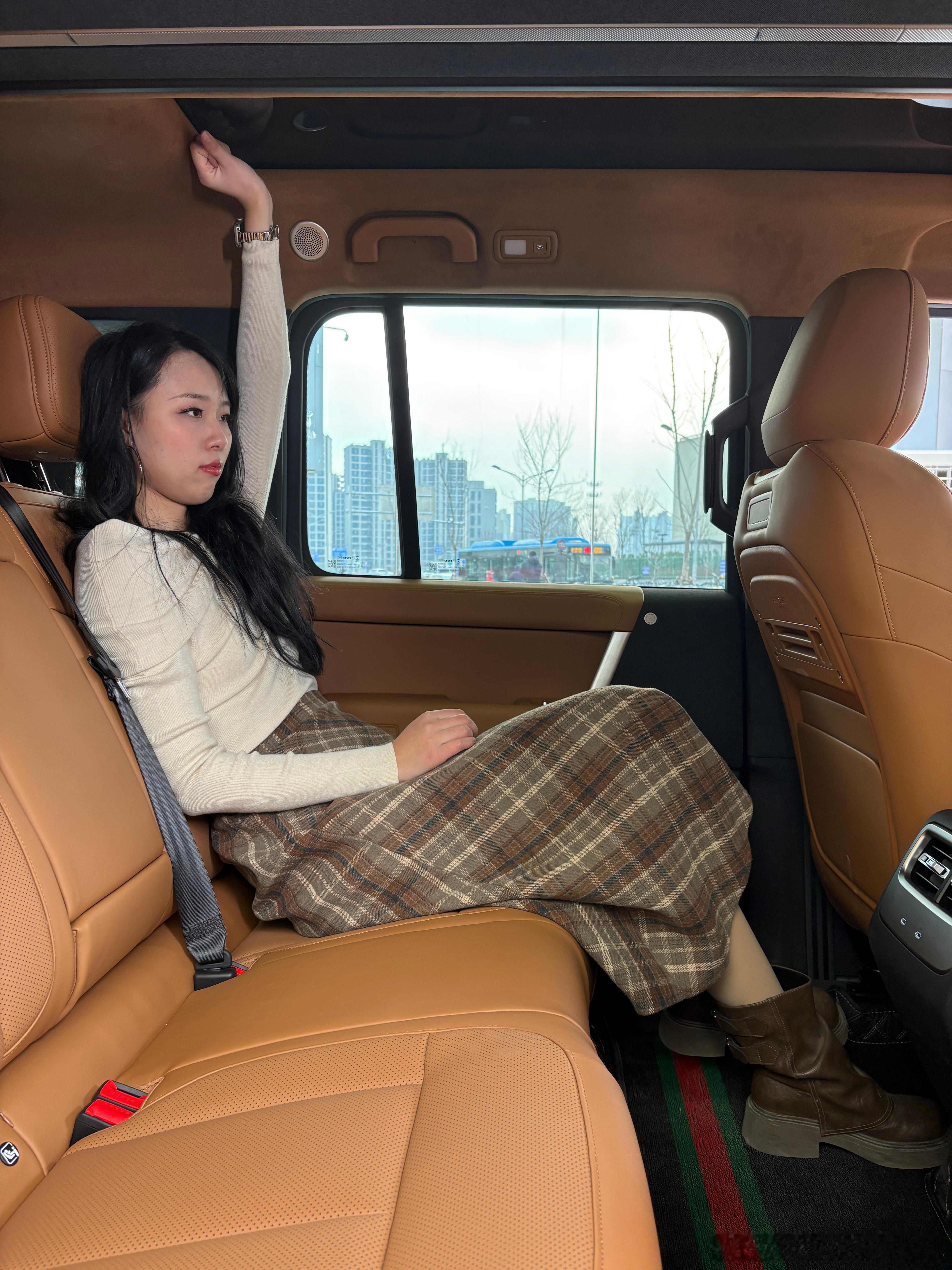 今天来到店拍iCARV27了，空间是真的大，175cm的同事坐二排，头部空间竟