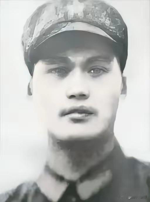 1979年，为了掩护战友突围，郑宏余和两名机枪手留下来阻击越军。激战中，两名战友