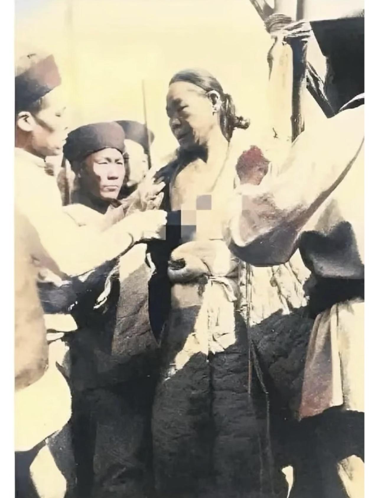 没想到清末正经考中的科举举人，居然成了中国最后一批被凌迟处死的犯人。1904年菜