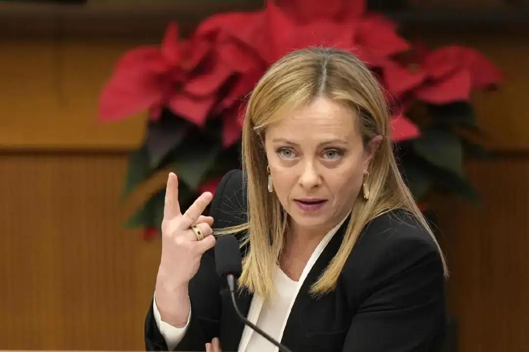 意大利消息，综合路透社和“陆军识别”网站报道，意大利议会4月28日批准政府的一