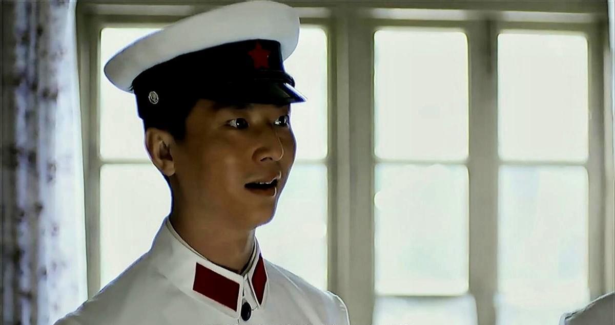 安杰把毛衣递给孟天柱那一刻，算盘珠子已经蹦到天花板：大女儿不要，小女儿在读，先送