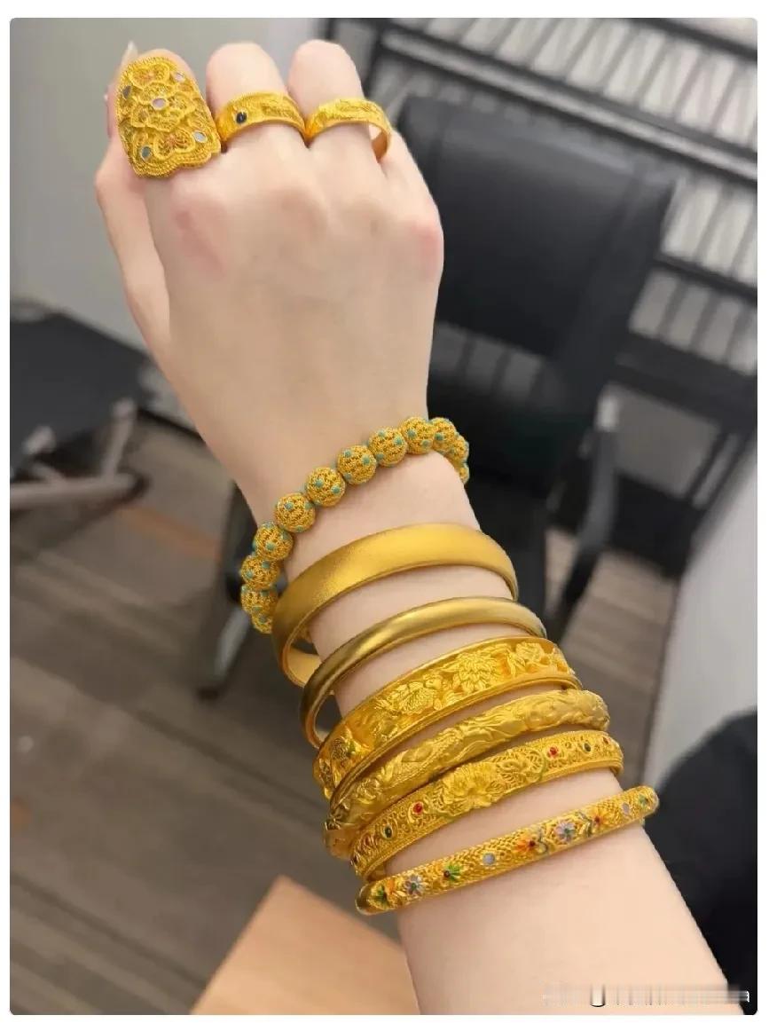 一觉醒来，手里有黄金的天塌了，不是金价爆跌，而是今天黄金涨到960了，今天