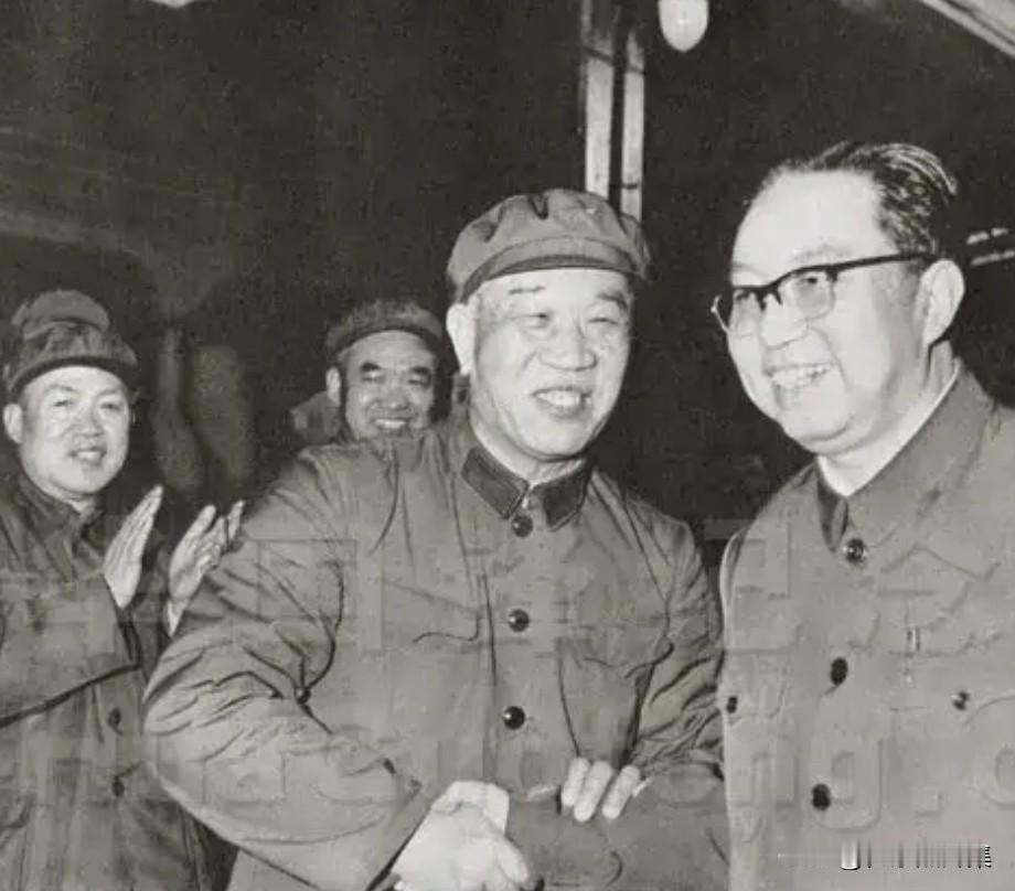 1977年4月23日下午，华国锋同志乘坐列车从哈尔滨抵达长春，中共吉林省委第一书