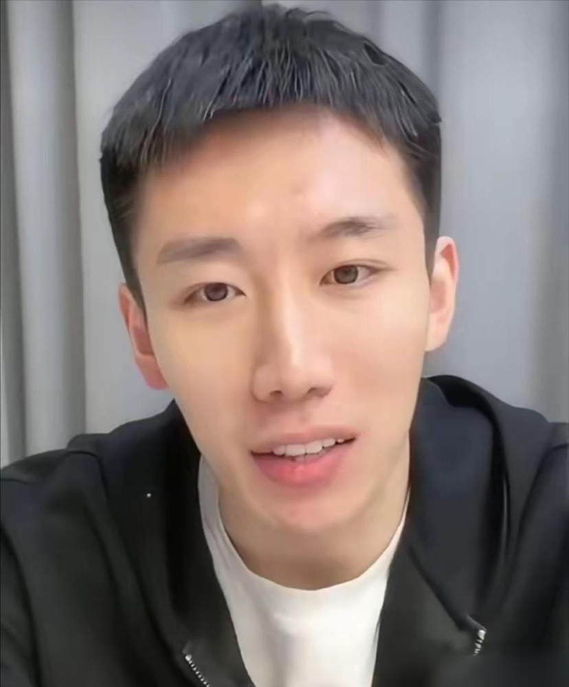 樊振东这事，程靖淇直播把底给漏了。表面看是退出世界排名，实际是拿自己开刀，硬刚不参赛就罚款那条死规矩