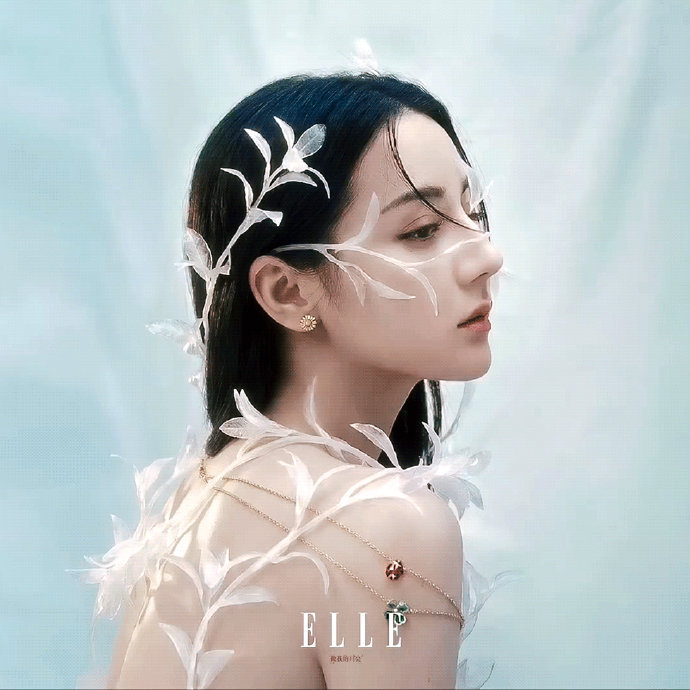 迪丽热巴ELLE3月刊开季封面【迪丽热巴】美神降临🪽cr·做我的月亮·