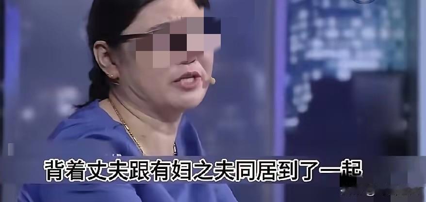 深圳，一男子发现妻子出轨后坚决离婚，为了孩子选择净身出户。三年后，前妻被情人骗光