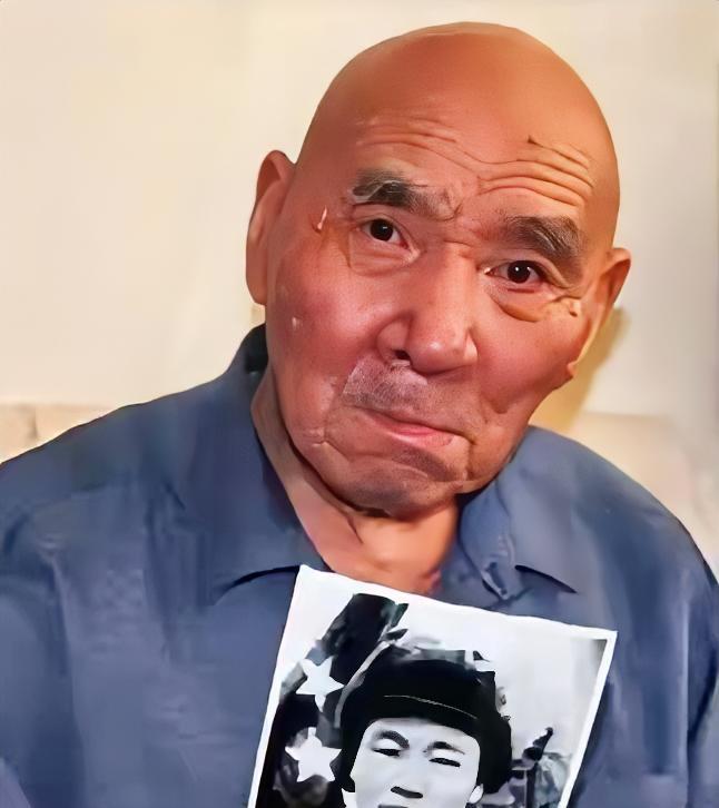 1953年，毛主席见到志愿军“打坦克英雄”苏吊蛋后，觉得这个名字实在不雅，便笑着