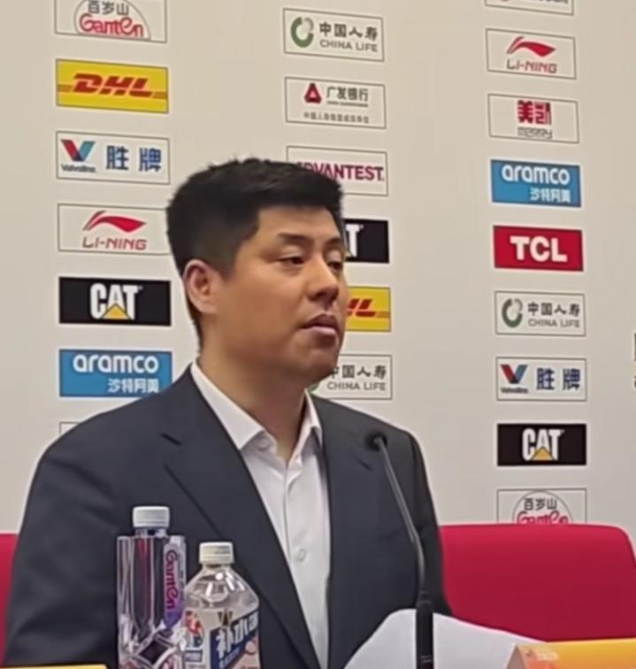 山东止住了连败，但是潘江输的不服气。不难看出，双方主教练的关系还是比较不错的，