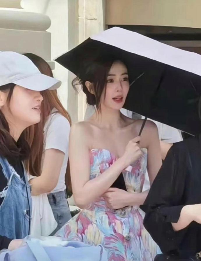 这件裙子，上半身和下半身根本不在同一个层面