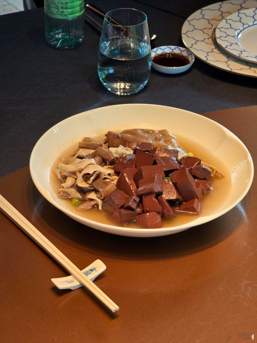 中午回来吃了一顿朴素的午饭。