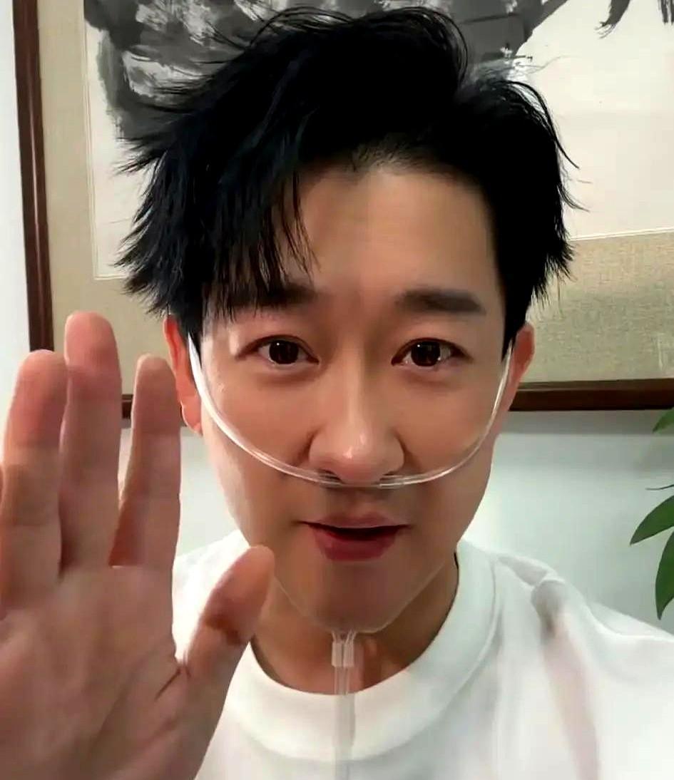 曹云金直播崩溃时，他母亲正在服用第三代抗抑郁药。这不是师徒反目的故事，而是一份