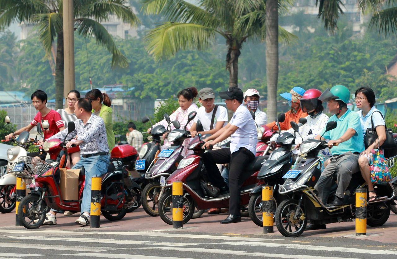 国外没什么人骑的小电驴，为啥偏偏在中国能遍地开花呢？国外人不骑小电驴，主要是