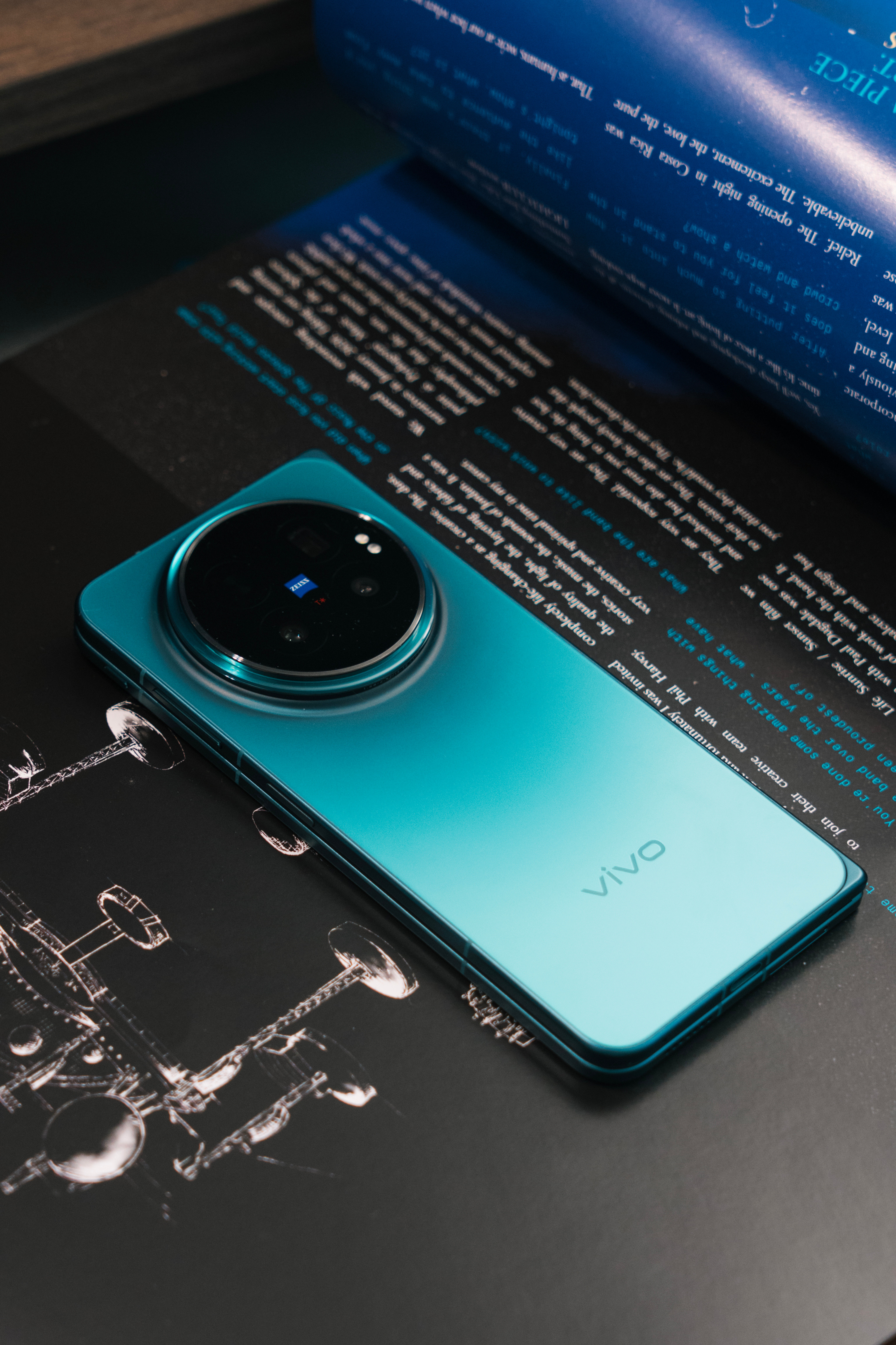 vivoXFold6「蓝洞」看不见的是深邃而想看得见，就要靠增距镜