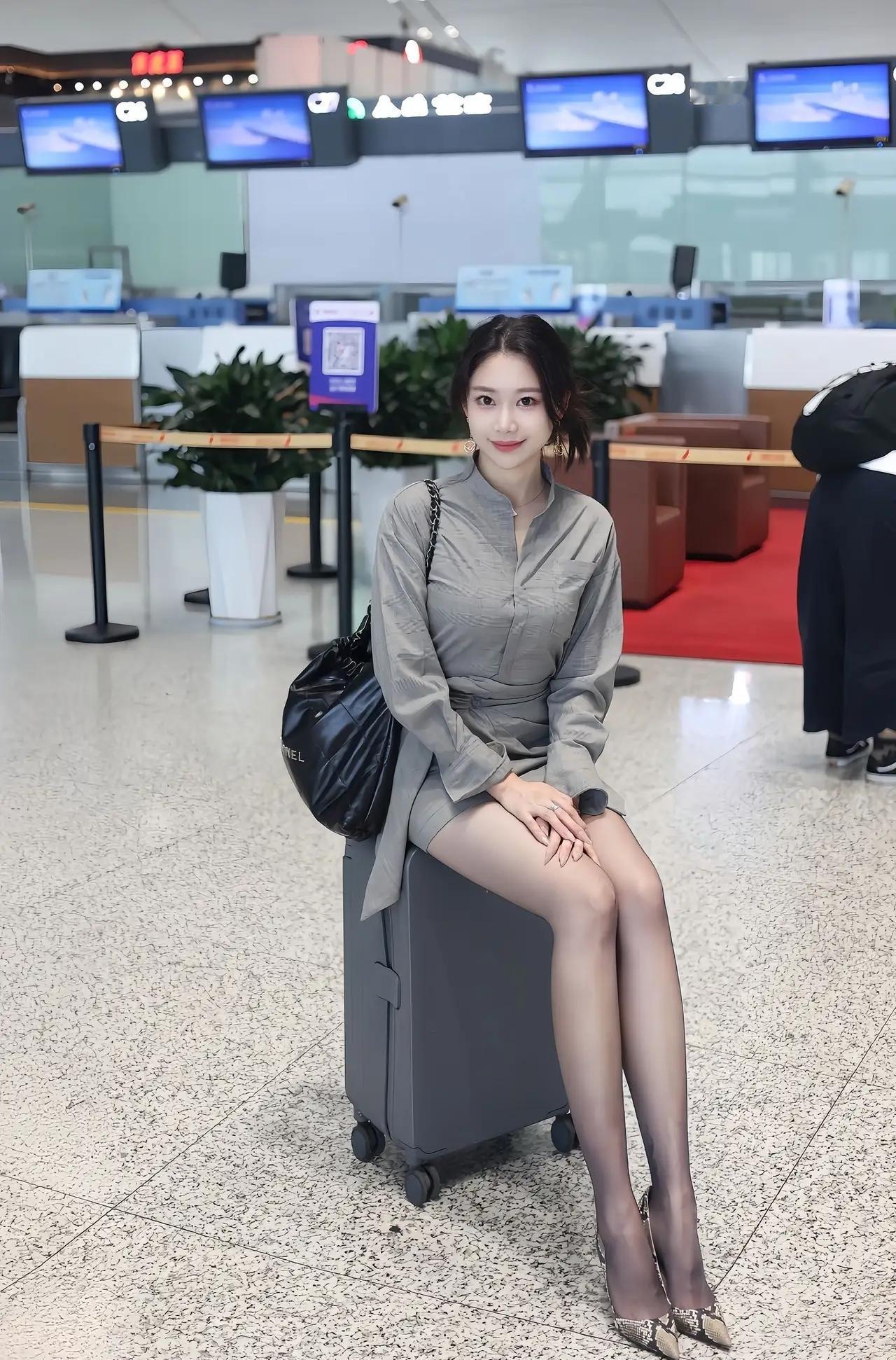 就凭这条美腿，大多数人是不是和我一样，摸摸口袋，彩礼都不够[捂脸哭]，这条腿就是百