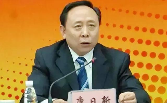2010年，中核集团原总经理康日新落马，震动全国。作为当时唯一一位身为中央委员的