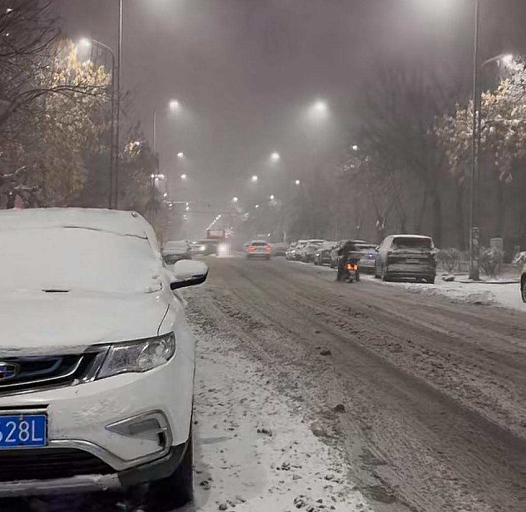 你知道如何应对暴雪天气吗暴雪来临前-储备物资：提前买好足够的饮用水、不