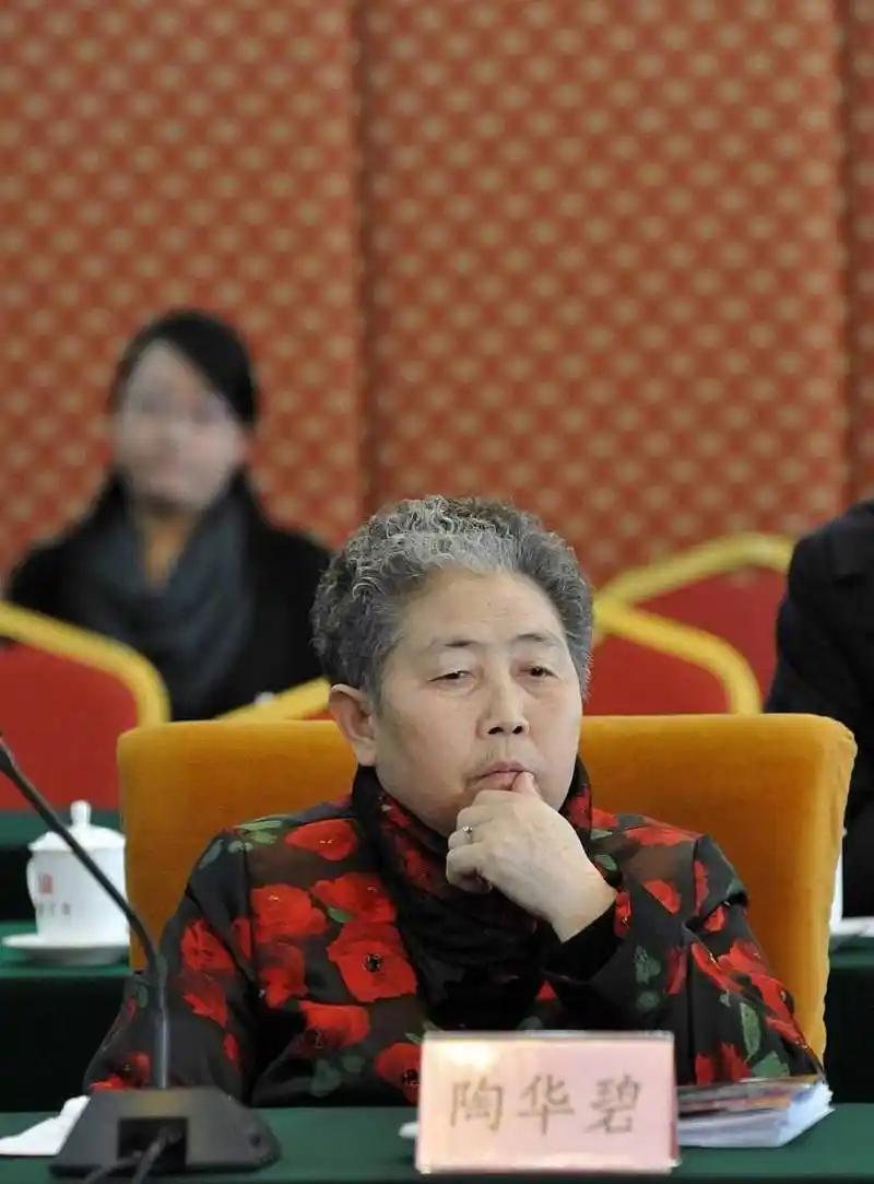 2018年，陶华碧在一次采访中提到，老干妈之所以一直使用某家玻璃厂的瓶子，并不是