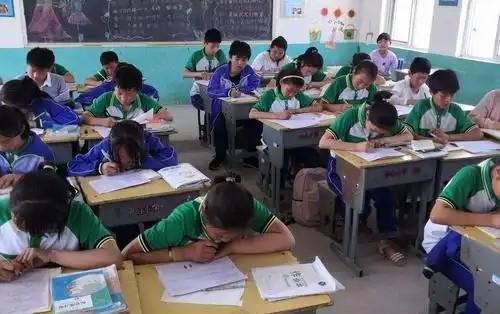 小升初是非要上重点班不可吗？这几点潜规则，你可能不知道。1、学校一般，不进重点