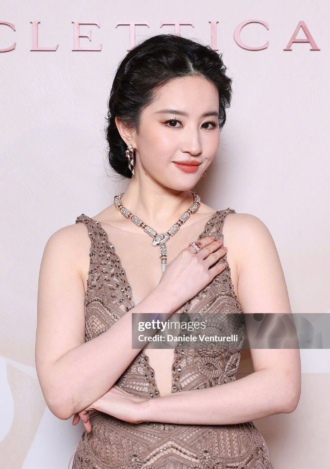 刘亦菲、金智媛汇聚BVLGARI米兰高珠发布会，一组G社生图赏析，中韩女星的闪耀