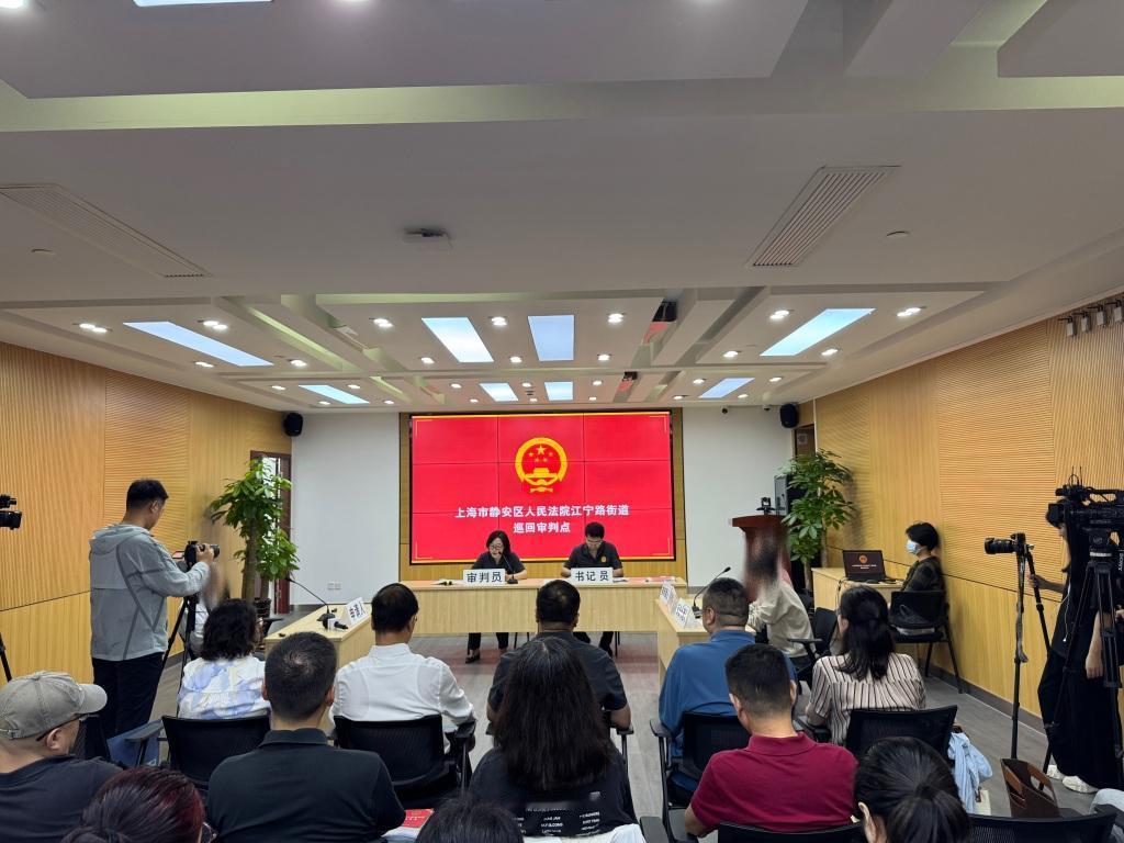 [比心]“没有血缘，胜似亲人！”上海静安，71岁大爷向法院申请，成为56岁邻居的